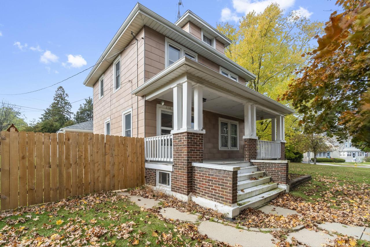 1348 Fond Du Lac St, West Bend, WI 53090