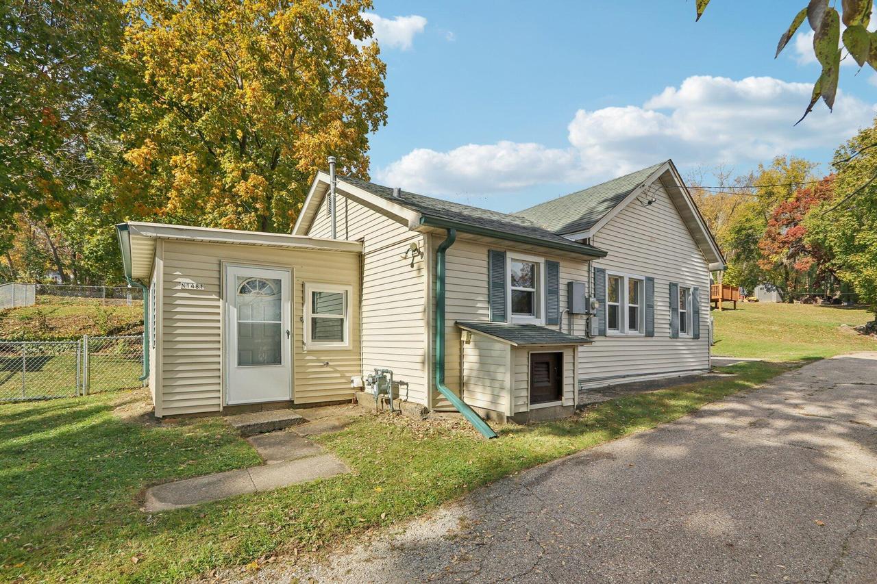 N1481 Morning Glory Ln, Bloomfield, WI 53128