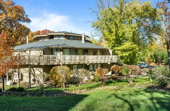 601 Knollwood Cir #B, Fontana, WI 53125