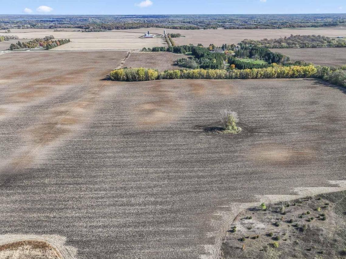 10330 336th Ave, Randall, WI 53181