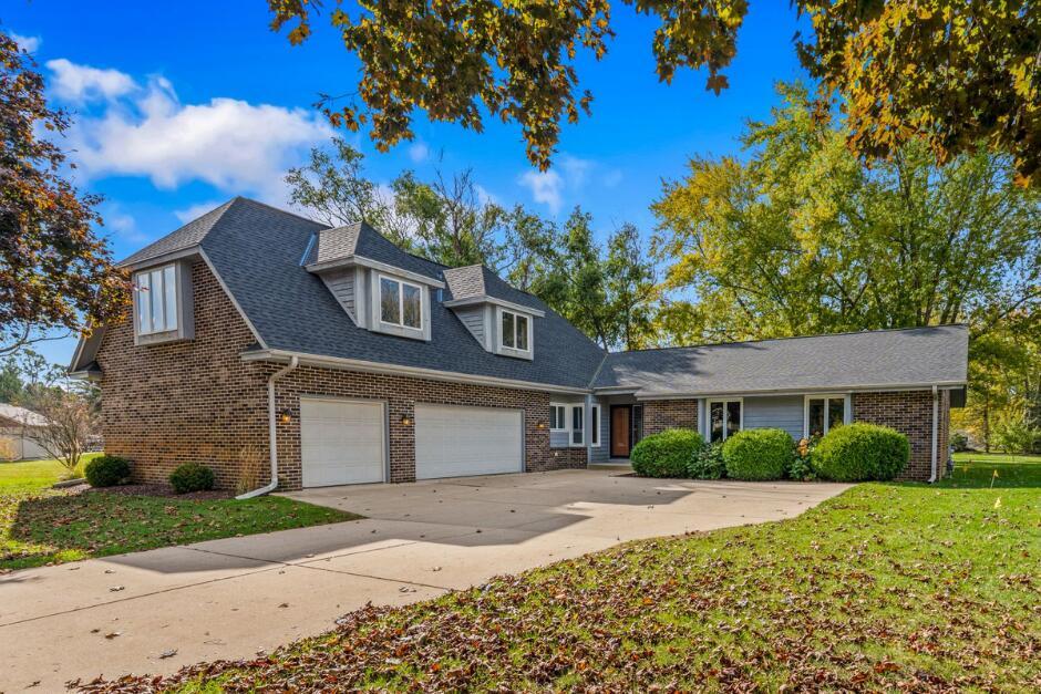 W142S7571 Freedom Ave, Muskego, WI 53150