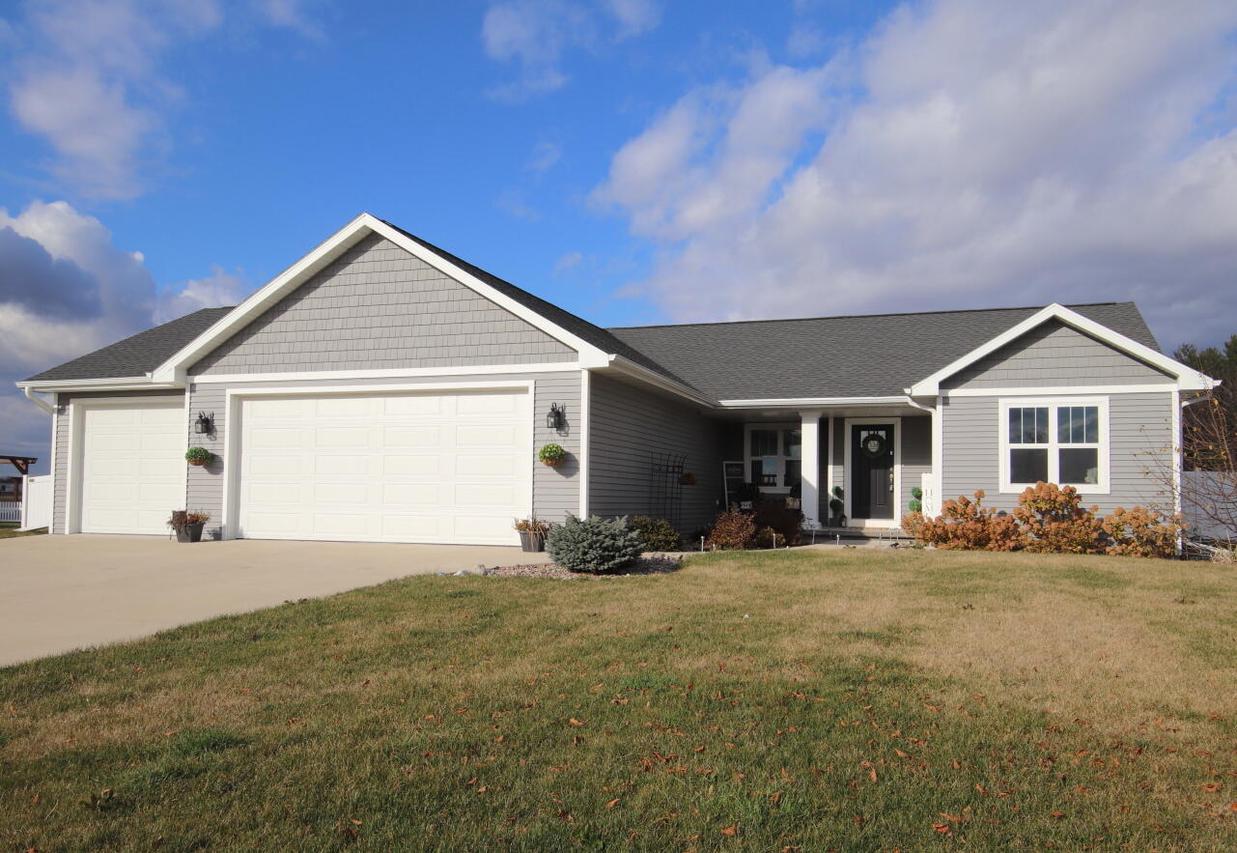 536 Deerview Dr, Reedsville, WI 54230