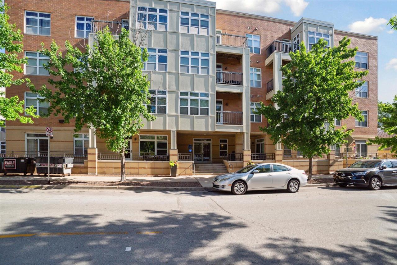 1925 N Water St #100, Milwaukee, WI 53202