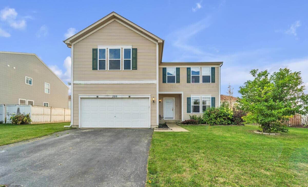 209 W Sunflower St, Elkhorn, WI 53121