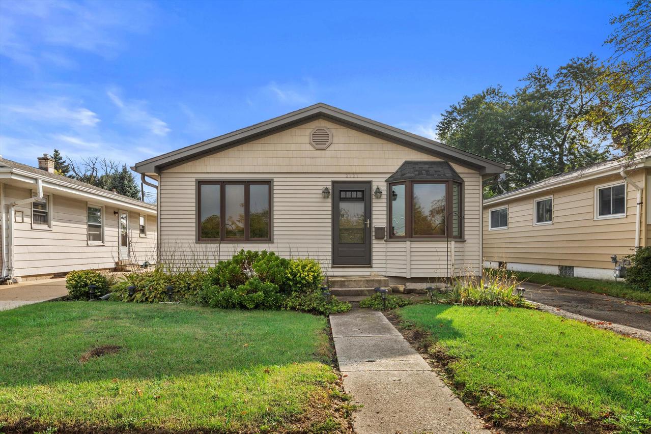 2121 Ohio St, Racine, WI 53405