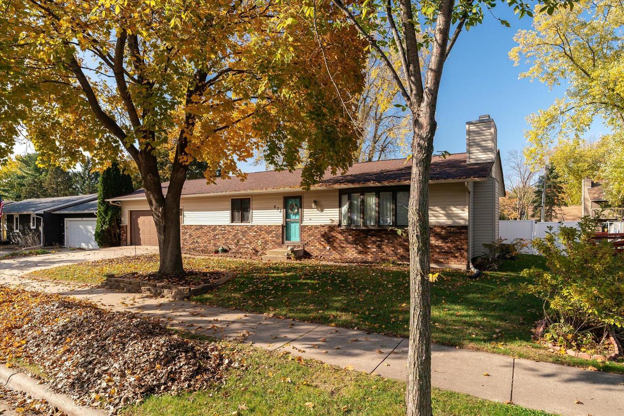 633 11th Ave, Onalaska, WI 54650