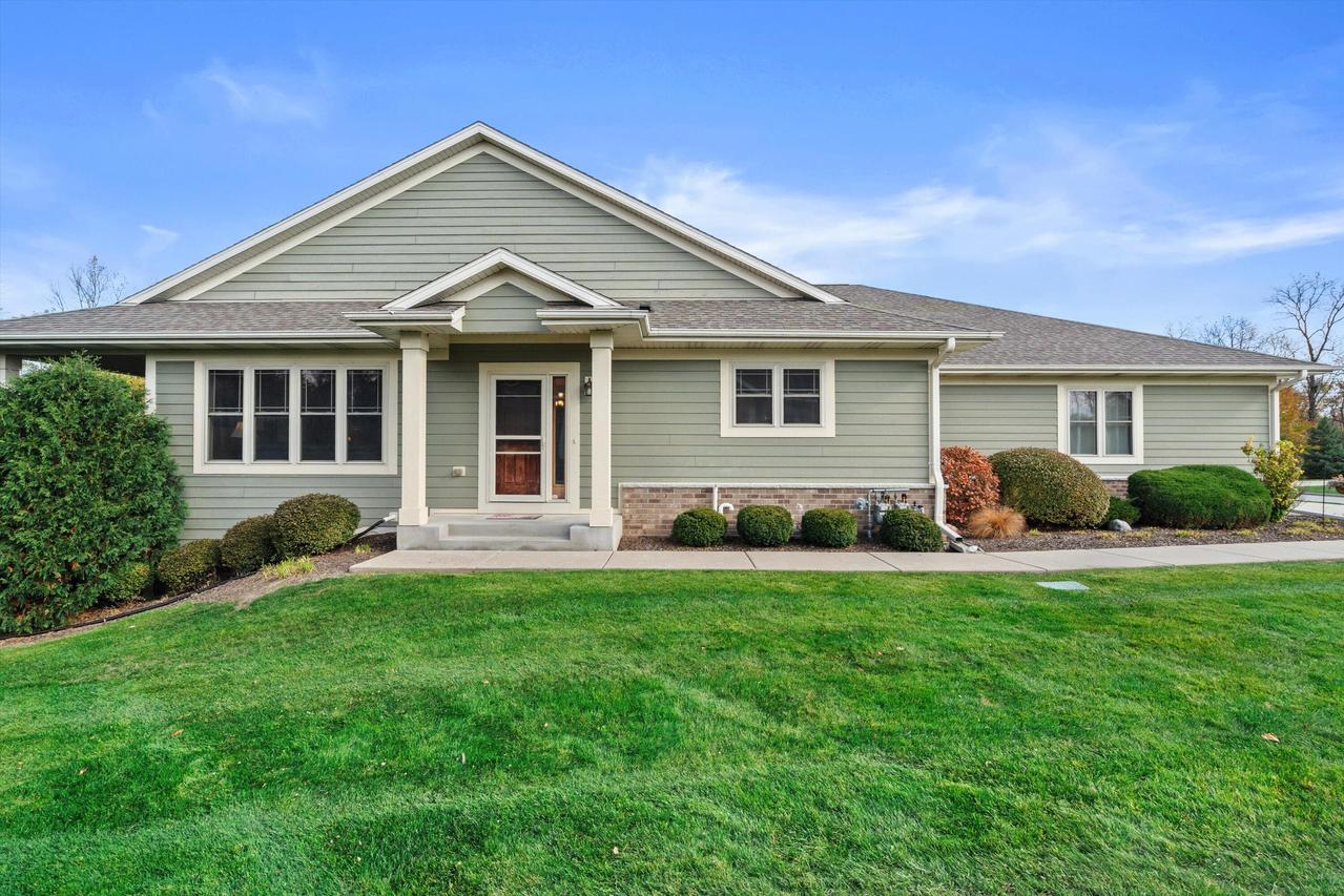 14290 W Farrell Dr, New Berlin, WI 53151