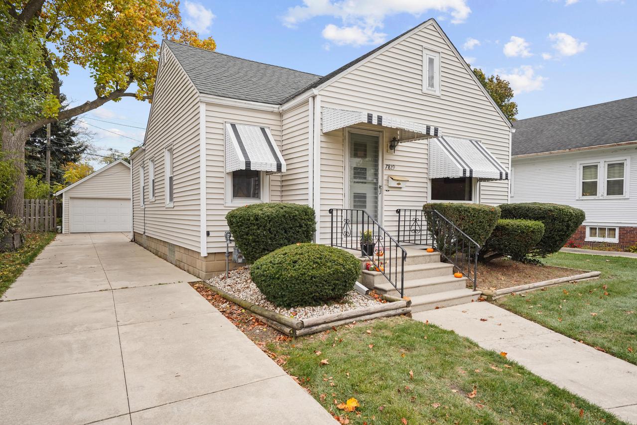 7819 27th Ave, Kenosha, WI 53143