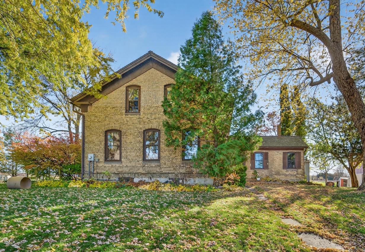 N1003 N Plymouth Trl, New Holstein, WI 53061