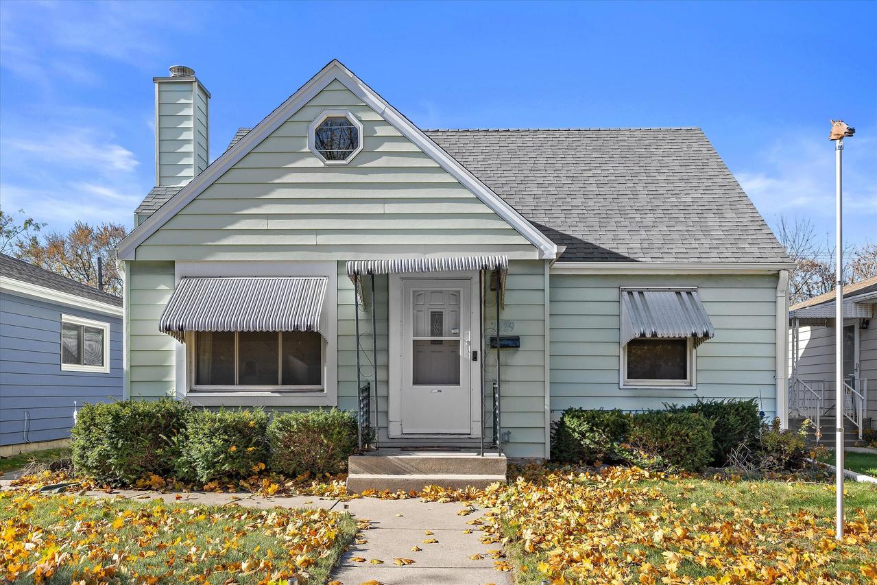 2129 S 107th St, West Allis, WI 53227