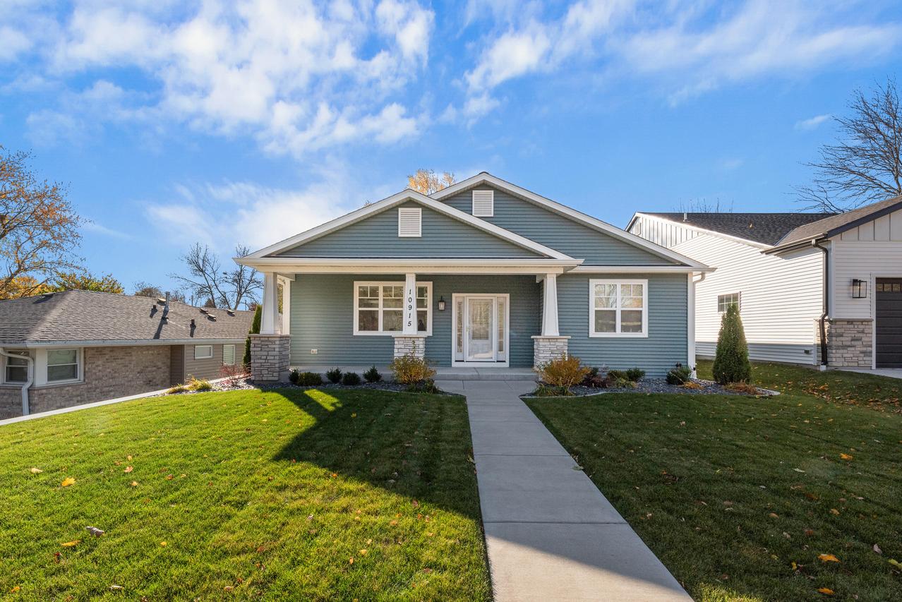 10915 W Wisconsin Ave, Wauwatosa, WI 53226