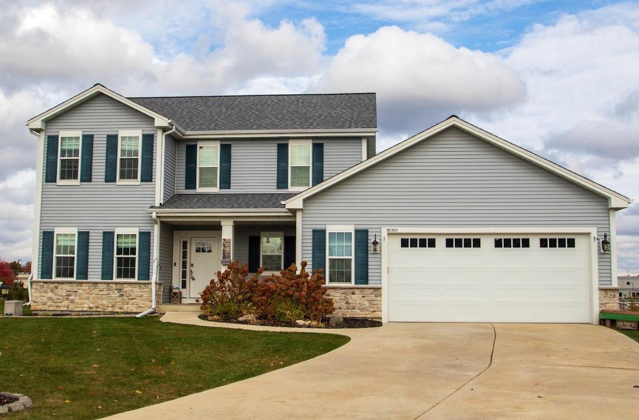 N7963 Forest Dr, Ixonia, WI 53036