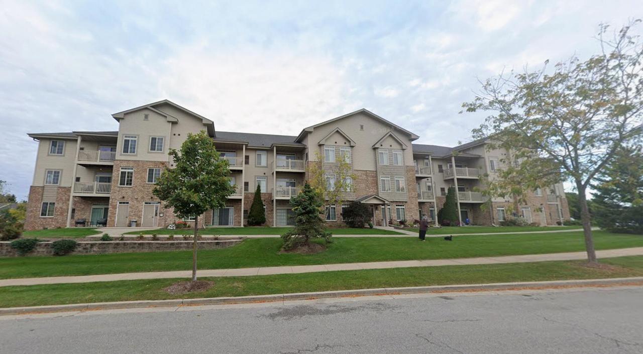 W197N16925 Stonewall Dr #212, Jackson, WI 53037