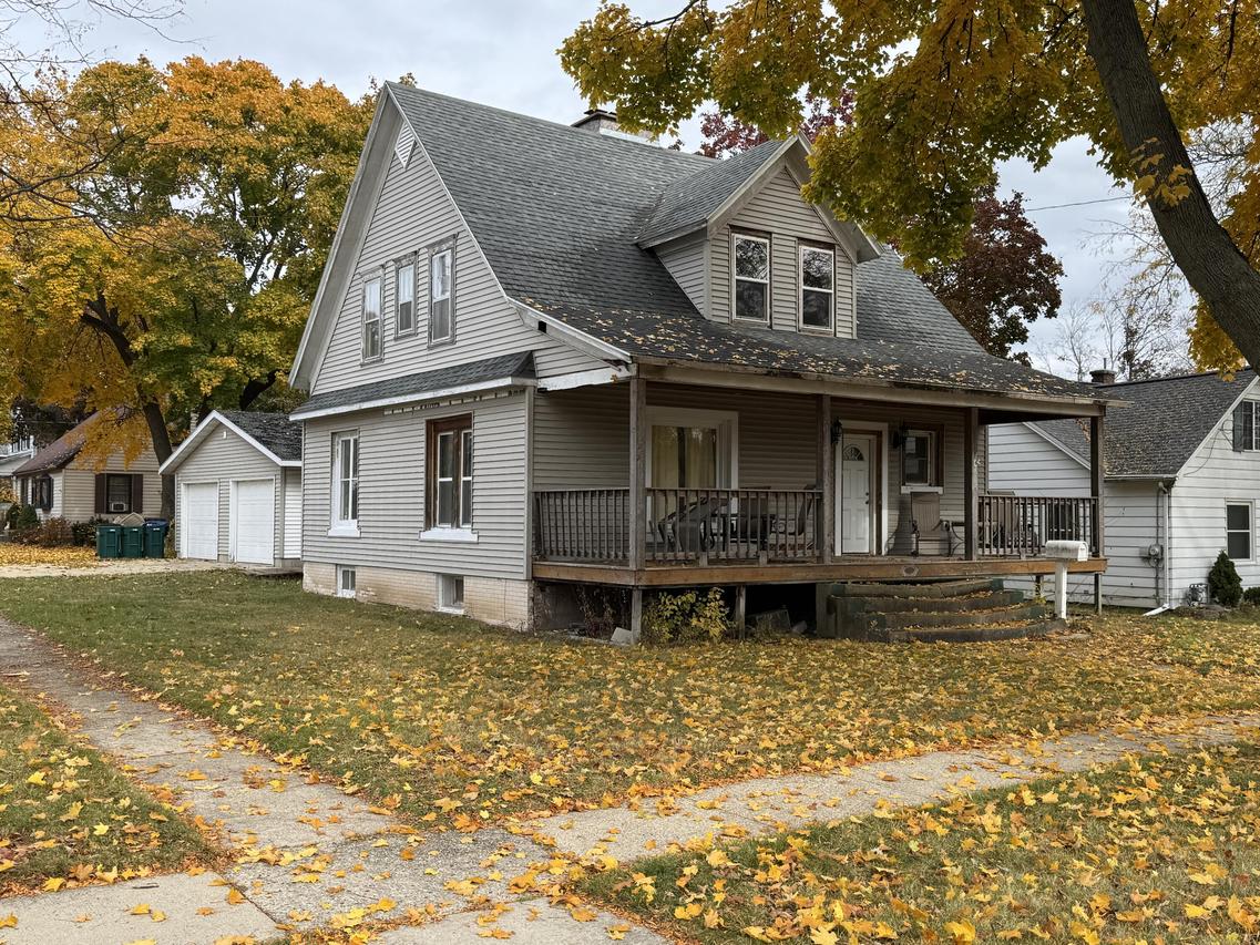 812 W Sherman Ave, Fort Atkinson, WI 53538