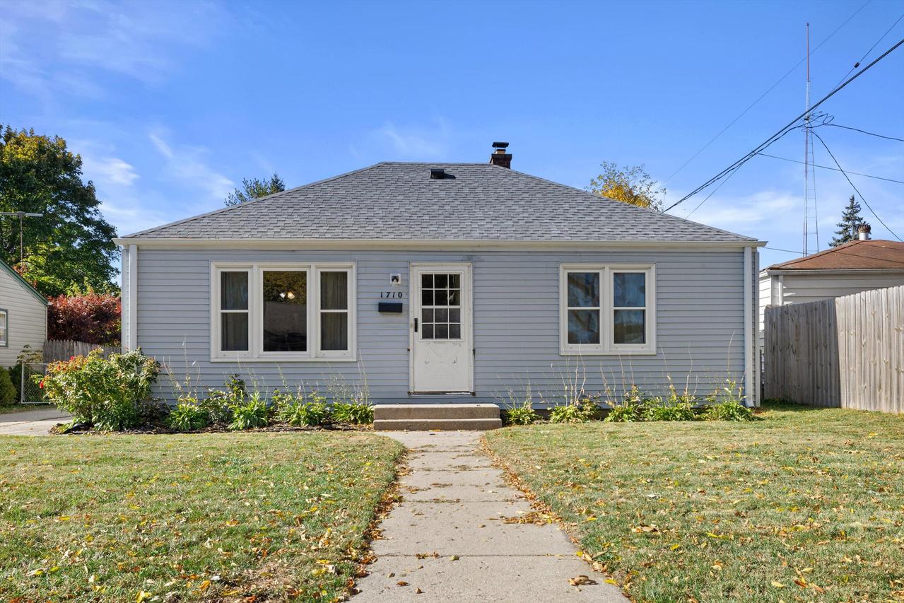 1710 Russet St, Racine, WI 53405