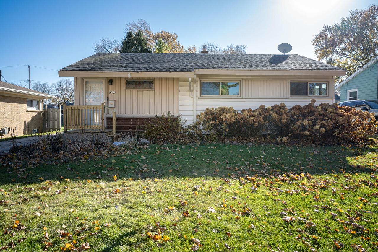 8627 W Ruby Ave, Milwaukee, WI 53225