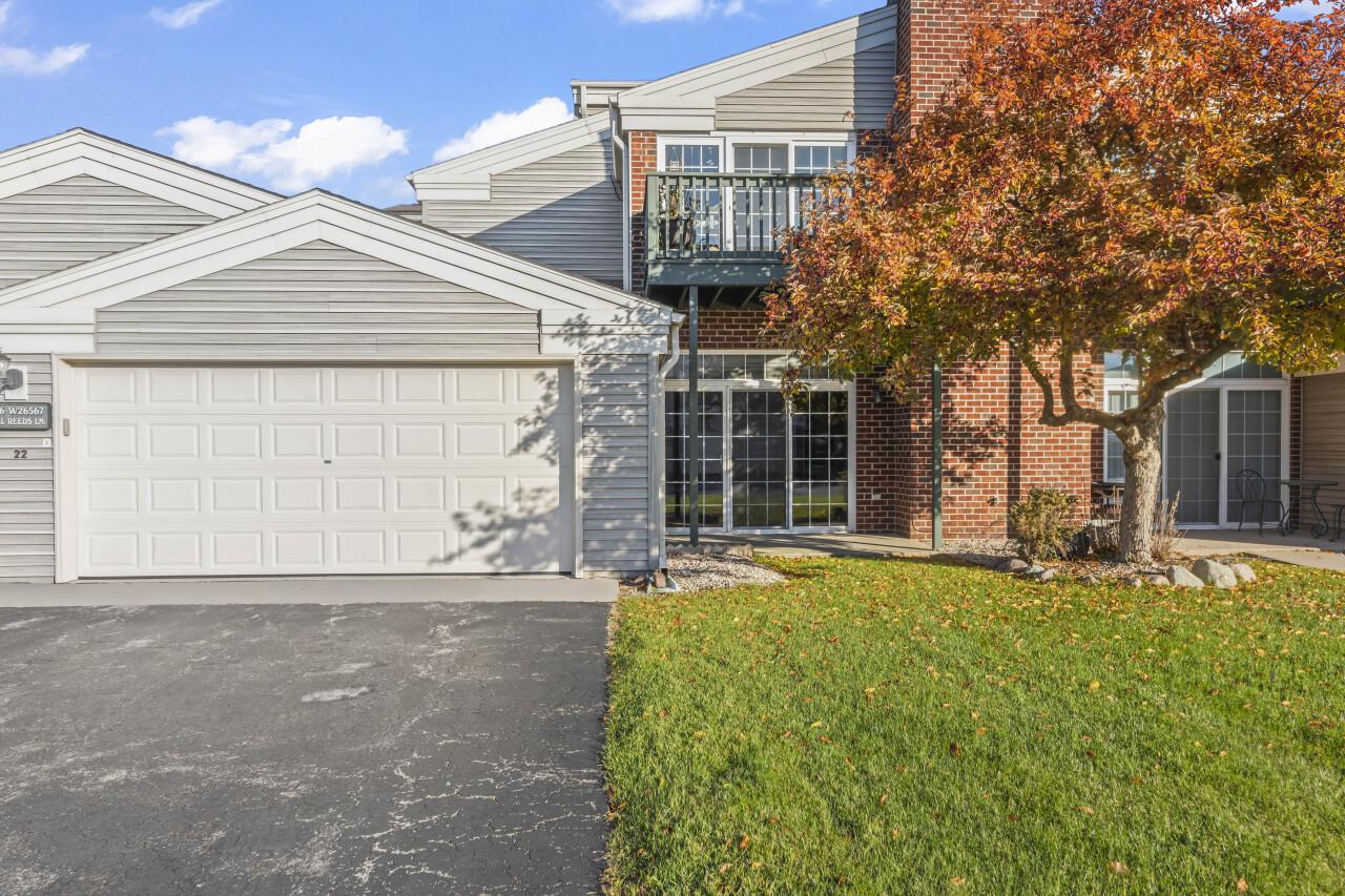 N16W26567 Tall Reeds Ln #D, Pewaukee, WI 53072