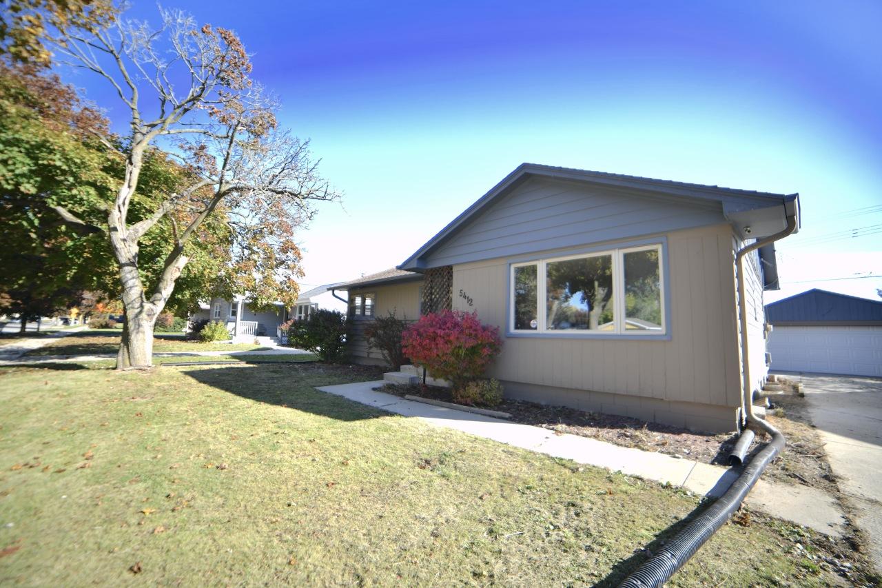 5412 N 103rd St, Milwaukee, WI 53225