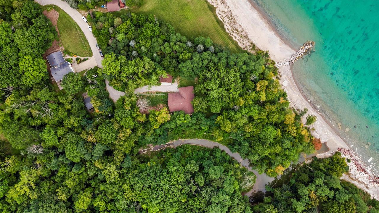 1701 Heather Ln, Caledonia, WI 53402