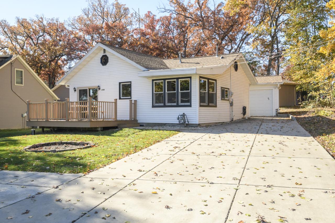 6506 Riverside Rd, Waterford, WI 53185