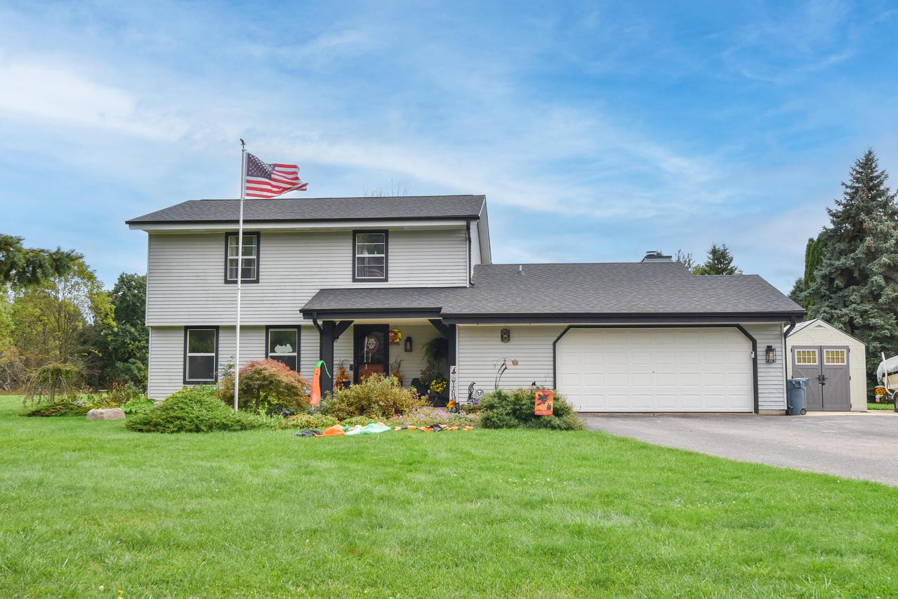 N67W33863 Loghouse Ct, Merton, WI 53066