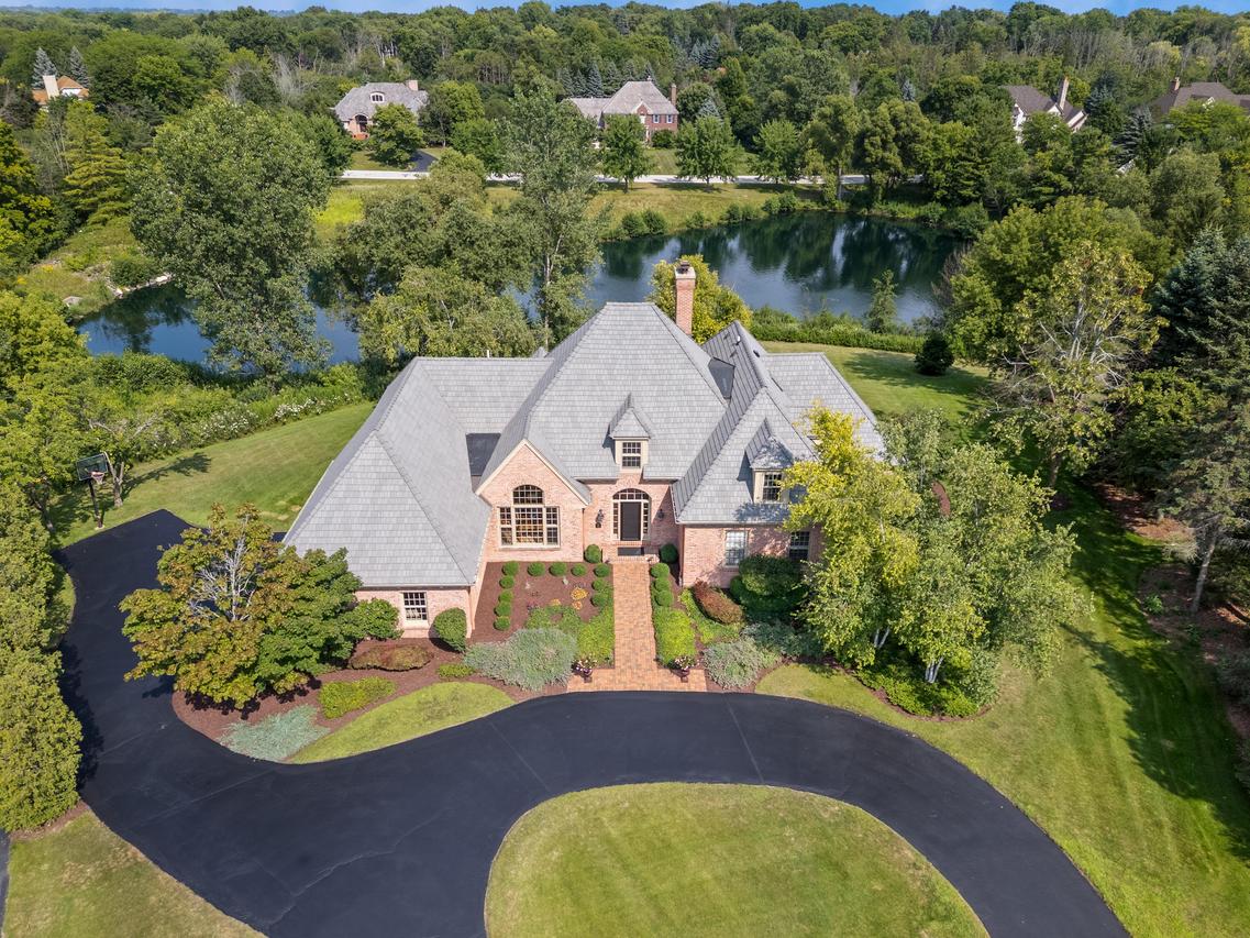 4012 W Canterbury Ct, Mequon, WI 53092