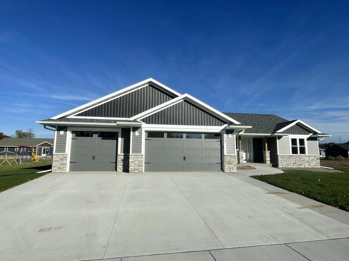 1927 Golden Gate Way, Holmen, WI 54636