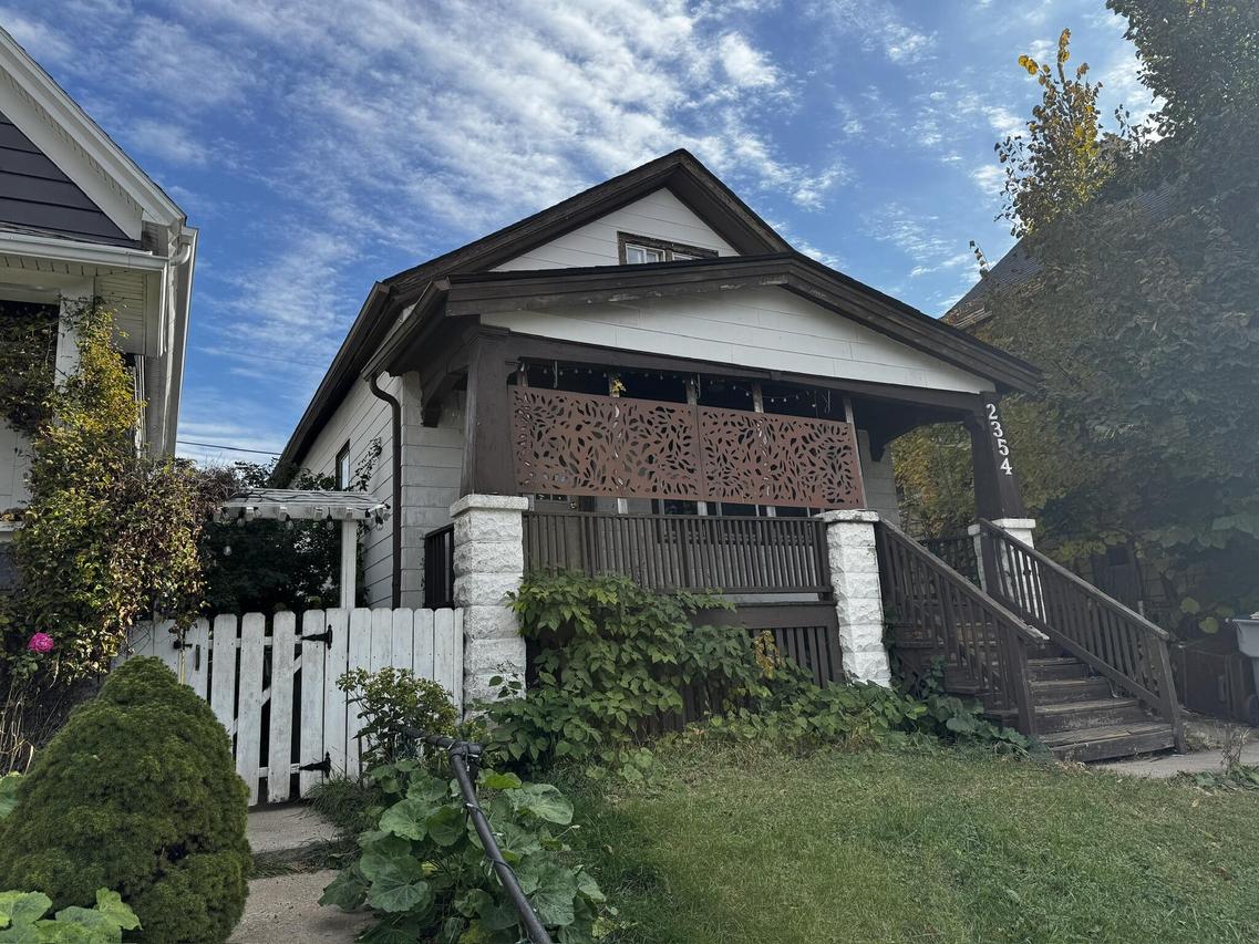 2354 S 16th St, Milwaukee, WI 53215