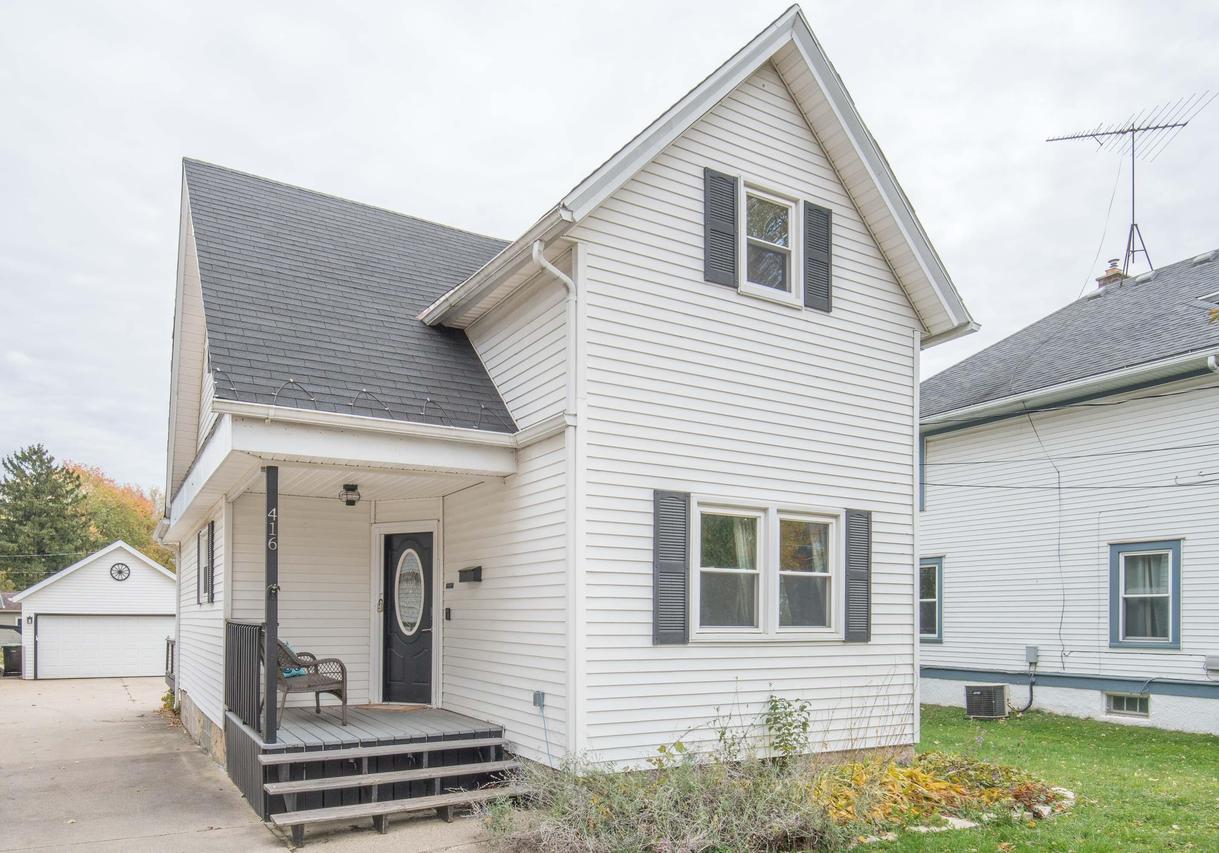 416 S Main St, Hartford, WI 53027