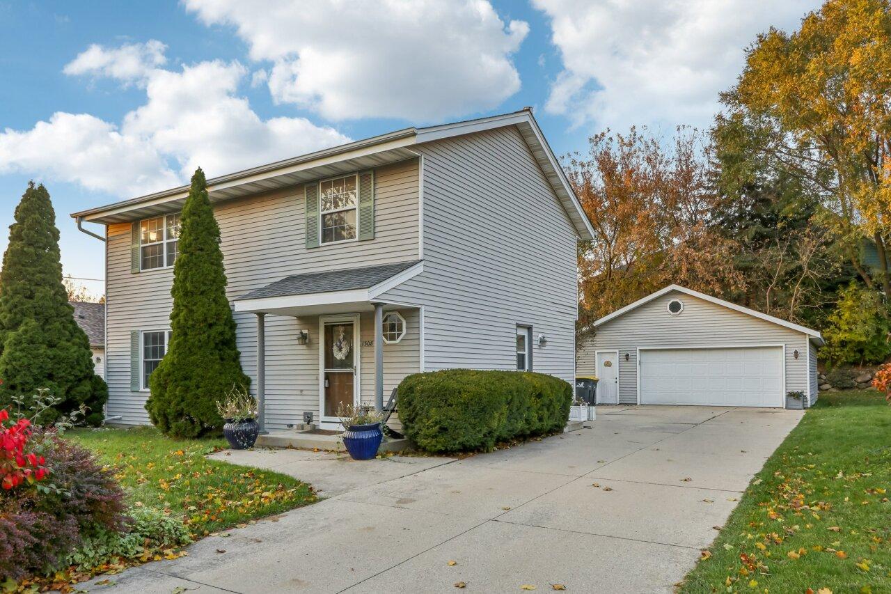 1308 Danny St, Waukesha, WI 53186