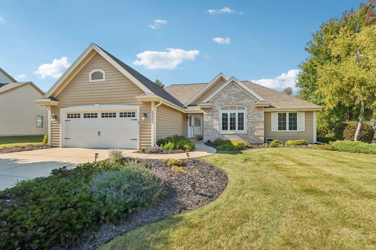 3321 S Highpointe Dr, New Berlin, WI 53151