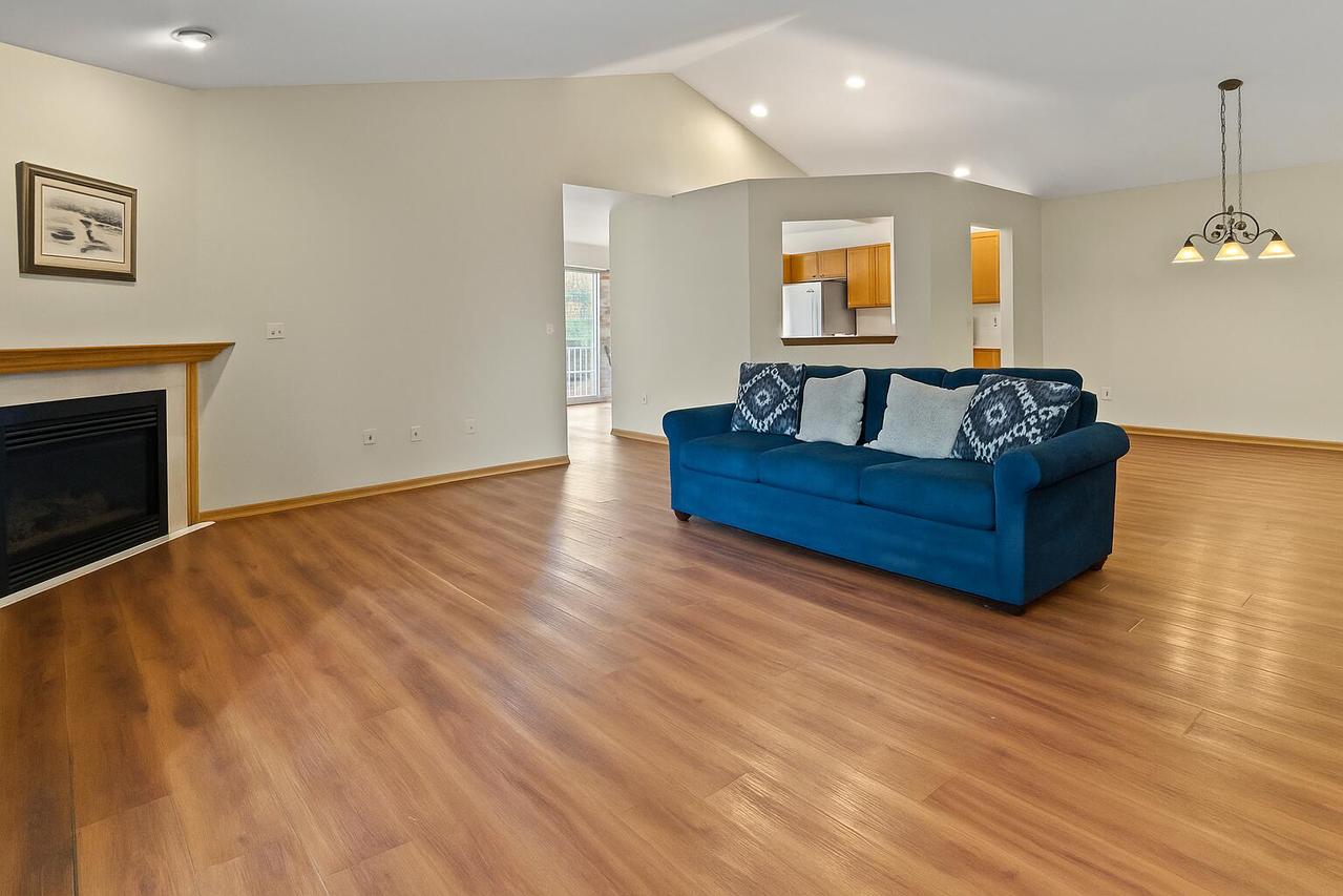 6245 S Creekside Dr #18, Milwaukee, WI 53110