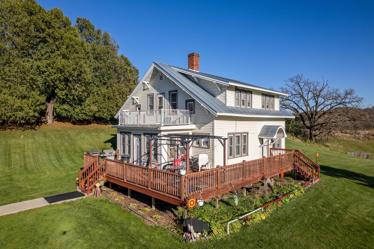 N23764 Wayside Ln, Ettrick, WI 54627