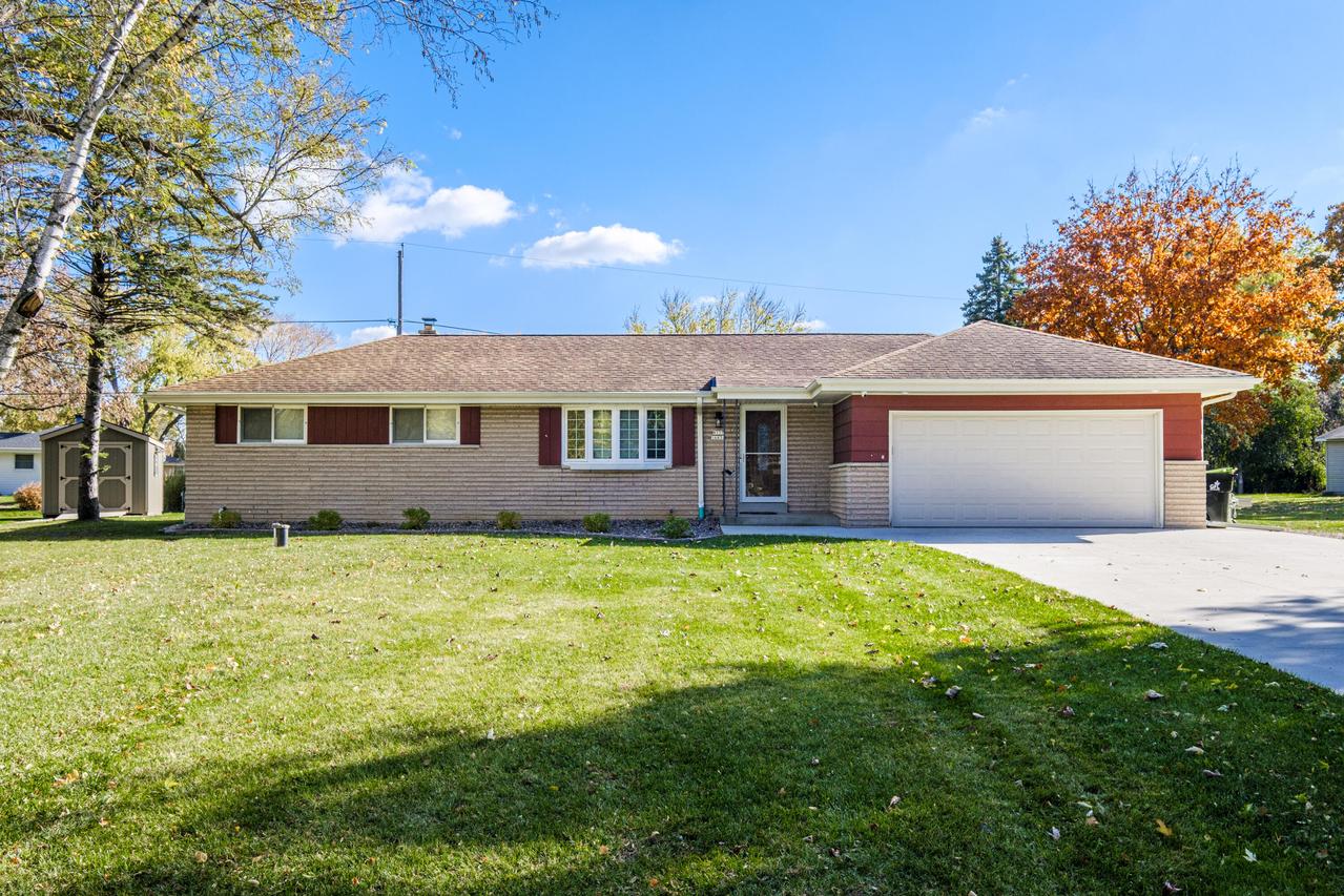 W137S6834 Dunstan Ct, Muskego, WI 53150