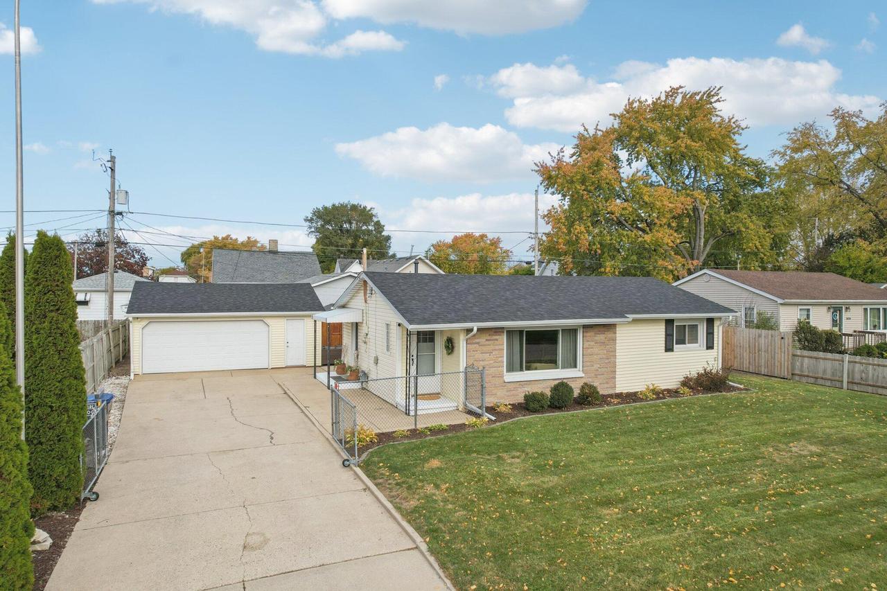 1528 Enos Ave, Mount Pleasant, WI 53403