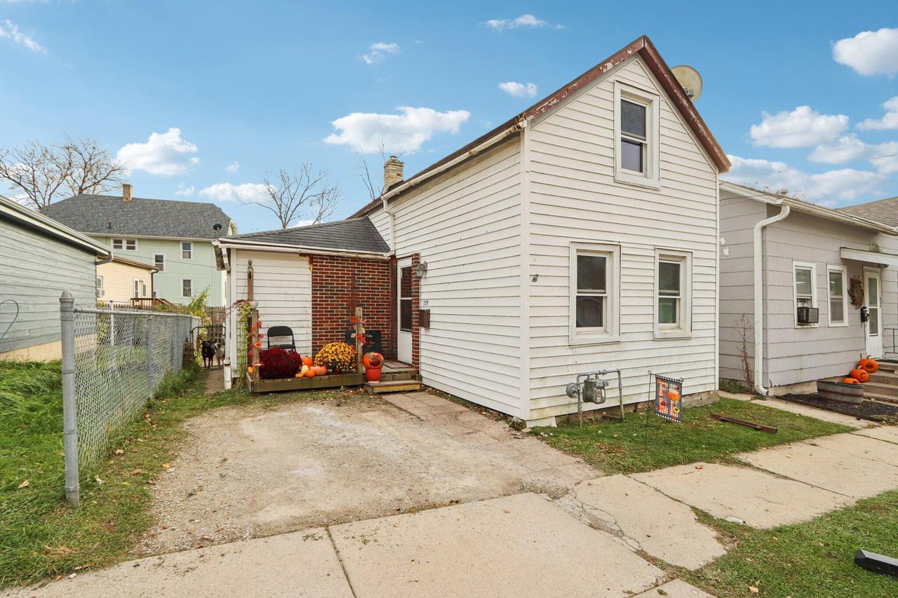 119 Emerald St, Watertown, WI 53098