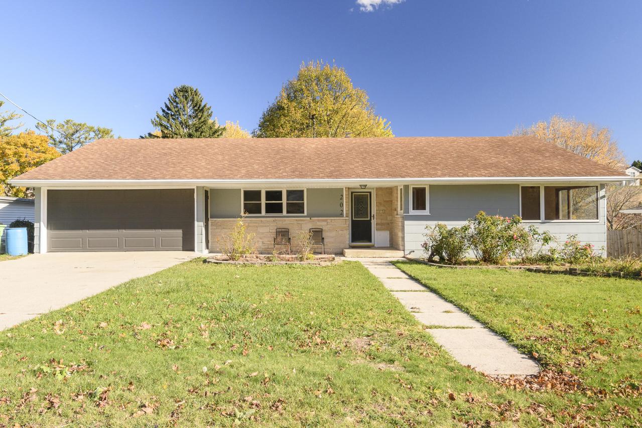 202 East Ave, Iron Ridge, WI 53035