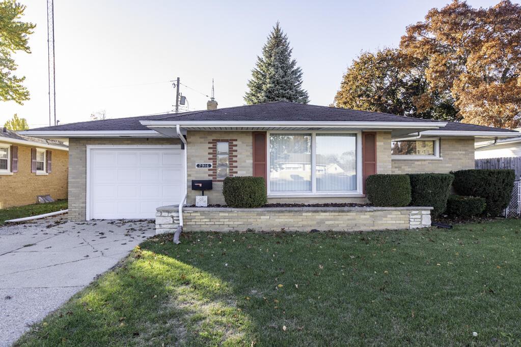 7916 22nd Ave, Kenosha, WI 53143