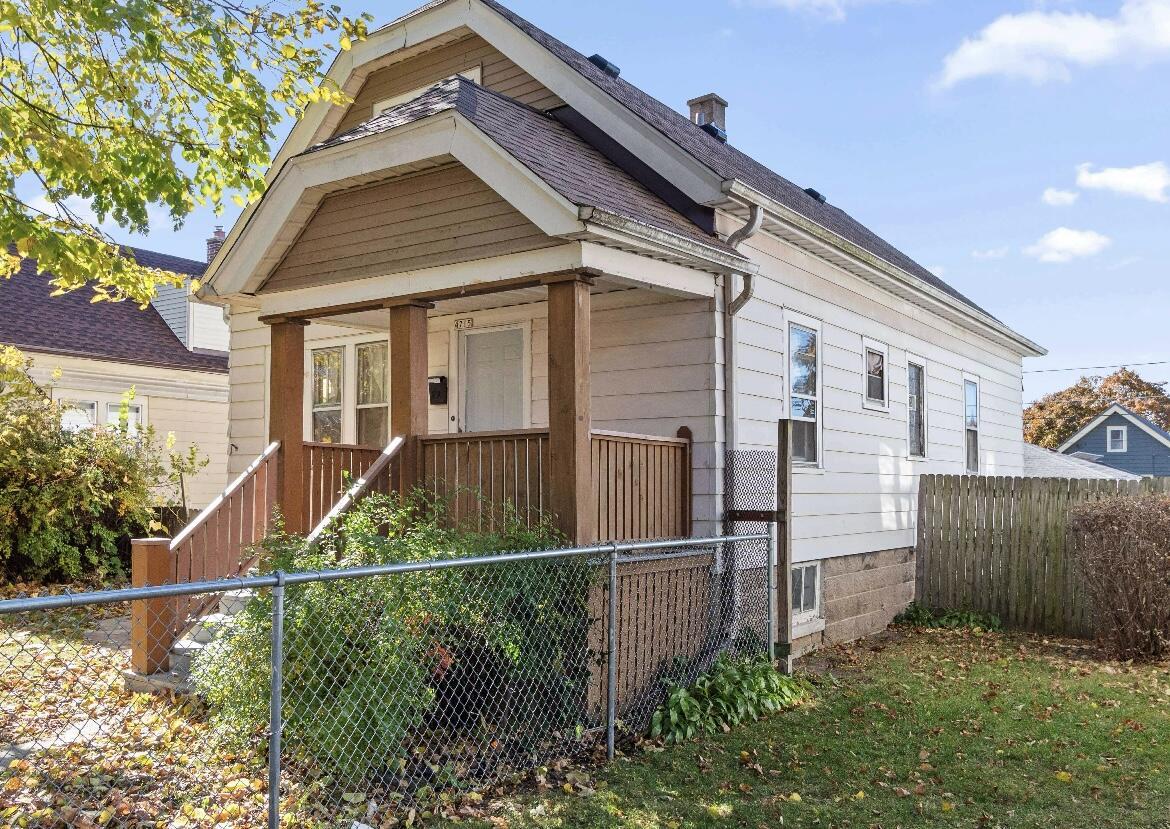 4715 N 39th St, Milwaukee, WI 53209