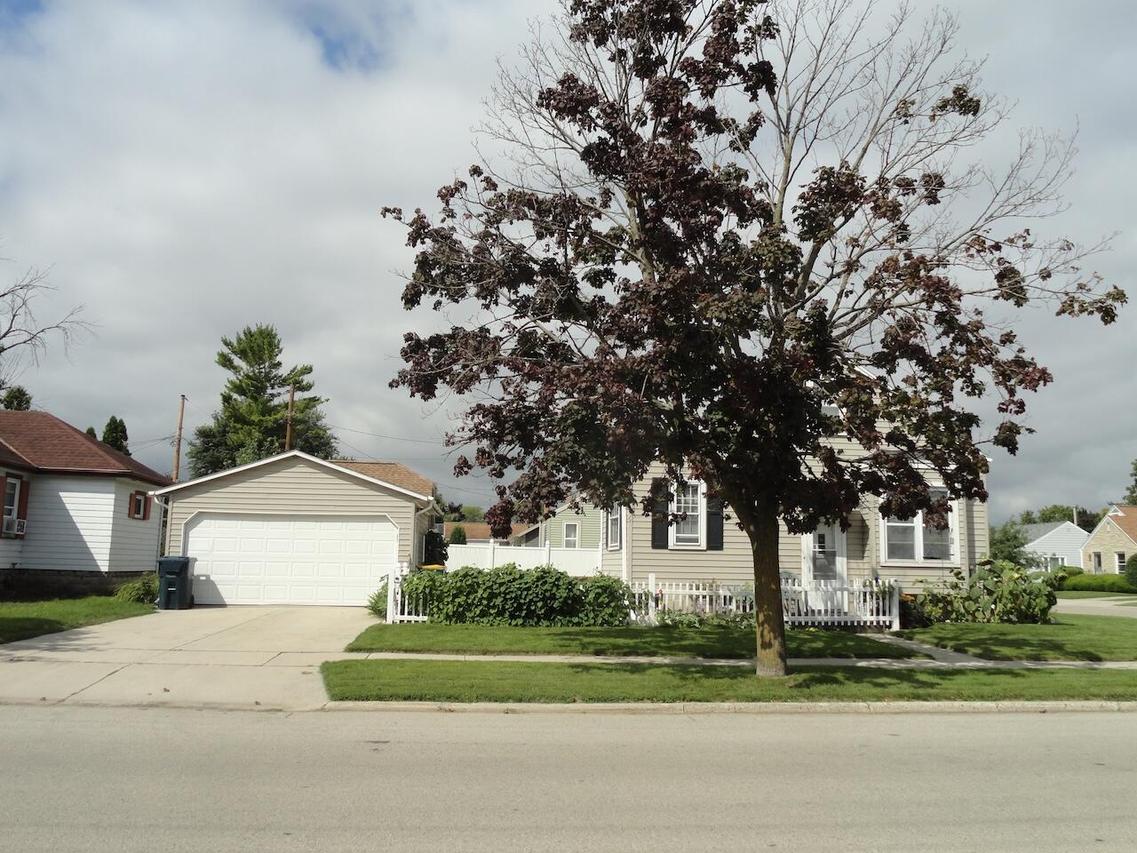 398 E 11th St, Fond Du Lac, WI 54935