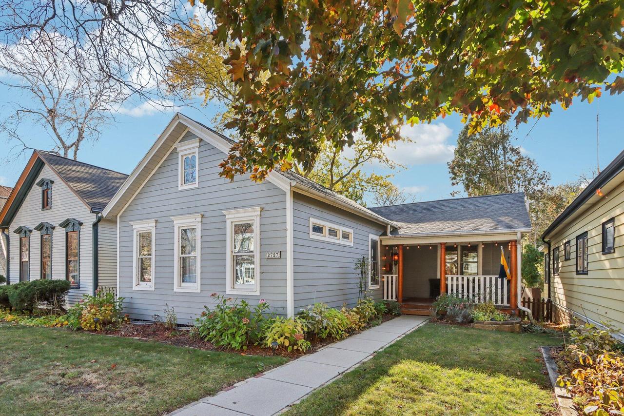 2727 S Superior St, Milwaukee, WI 53207