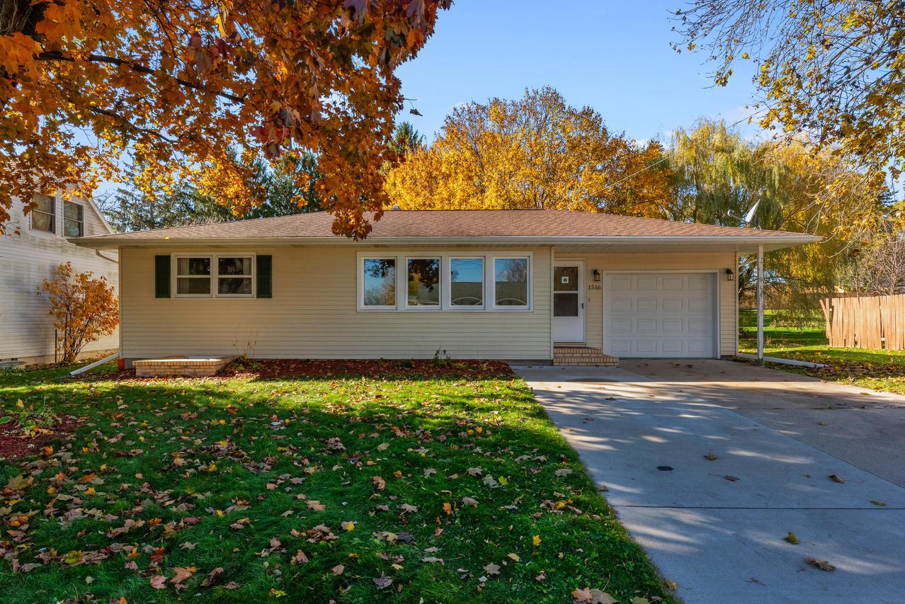 1516 Center St, Watertown, WI 53098
