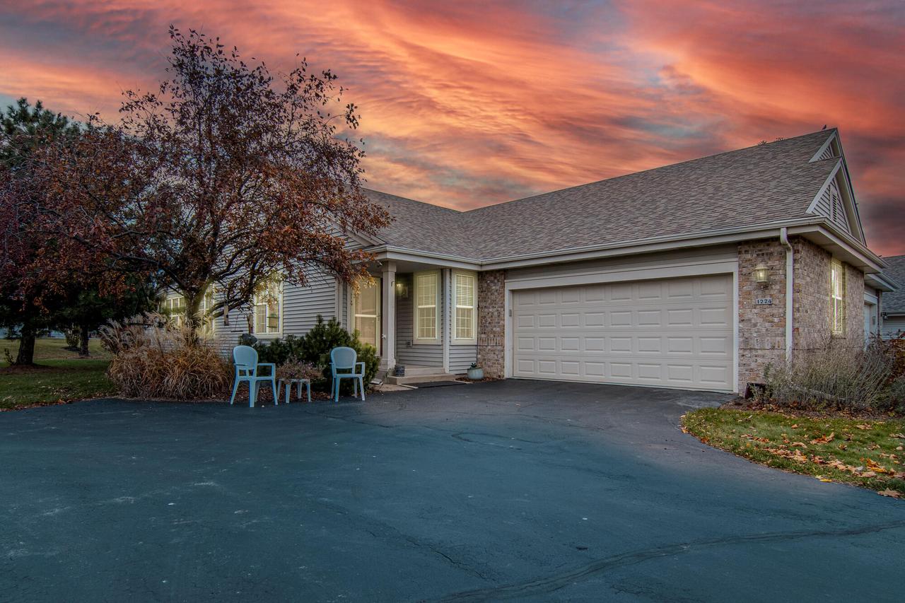 1224 Steeplechase Dr, Watertown, WI 53094