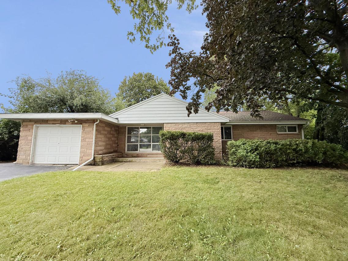 8120 N 55th St, Brown Deer, WI 53223