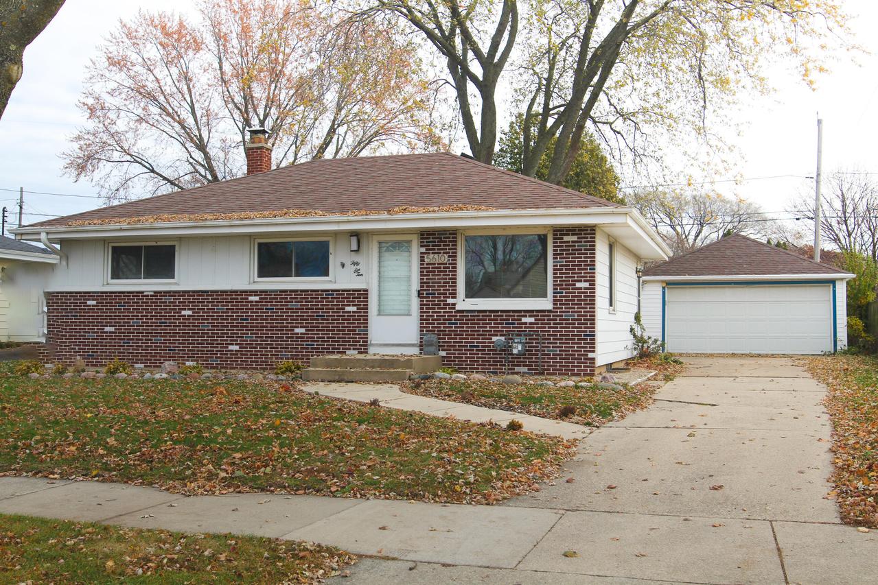 5610 S Hately Ave, Cudahy, WI 53110