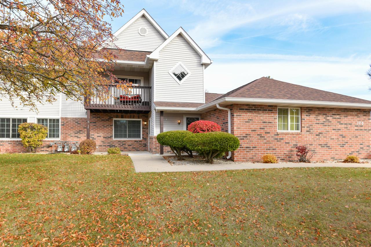 170 W Aspen Ct #3, Oak Creek, WI 53154