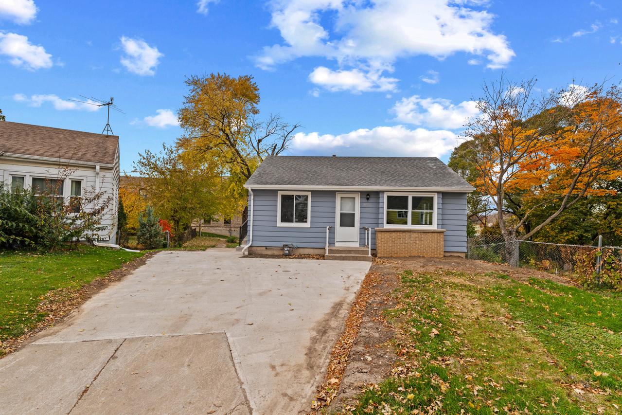 841 N 54th St, Milwaukee, WI 53208