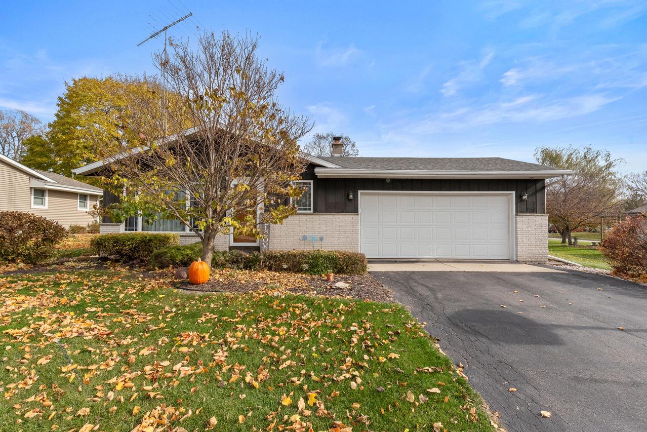 233 Theresa Ln, Theresa, WI 53091