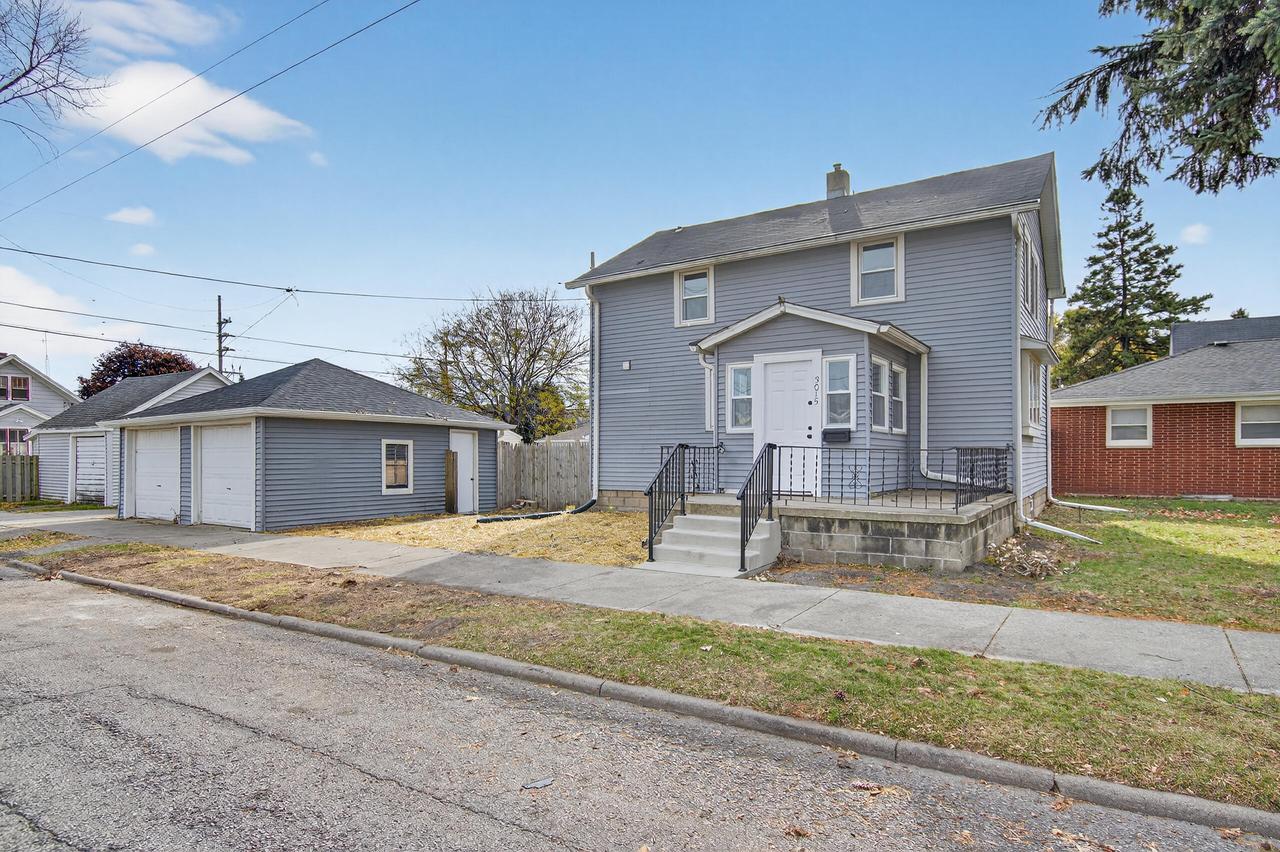 3015 19th St, Racine, WI 53403