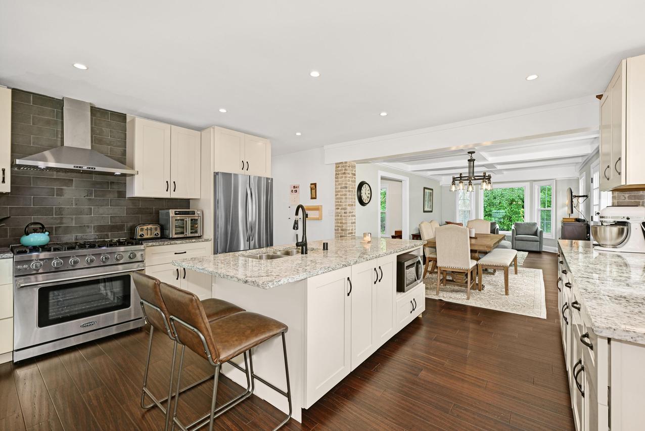 1005 Lone Tree Rd, Elm Grove, WI 53122